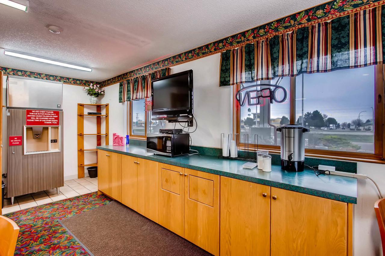 Motel 9 Fort Collins Exterior photo